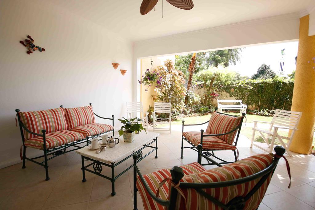 Cattleya Luxury Suites Kingston Chambre photo