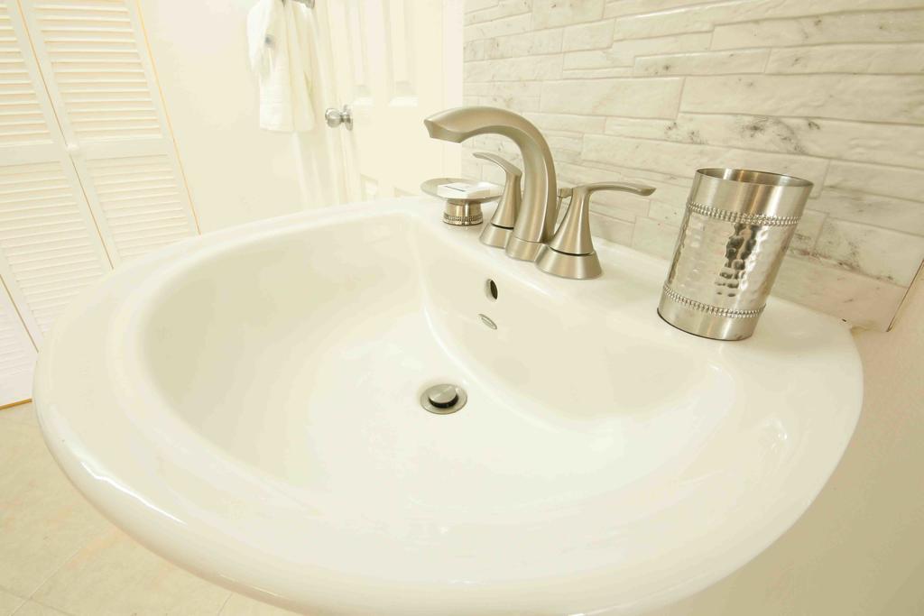 Cattleya Luxury Suites Kingston Chambre photo