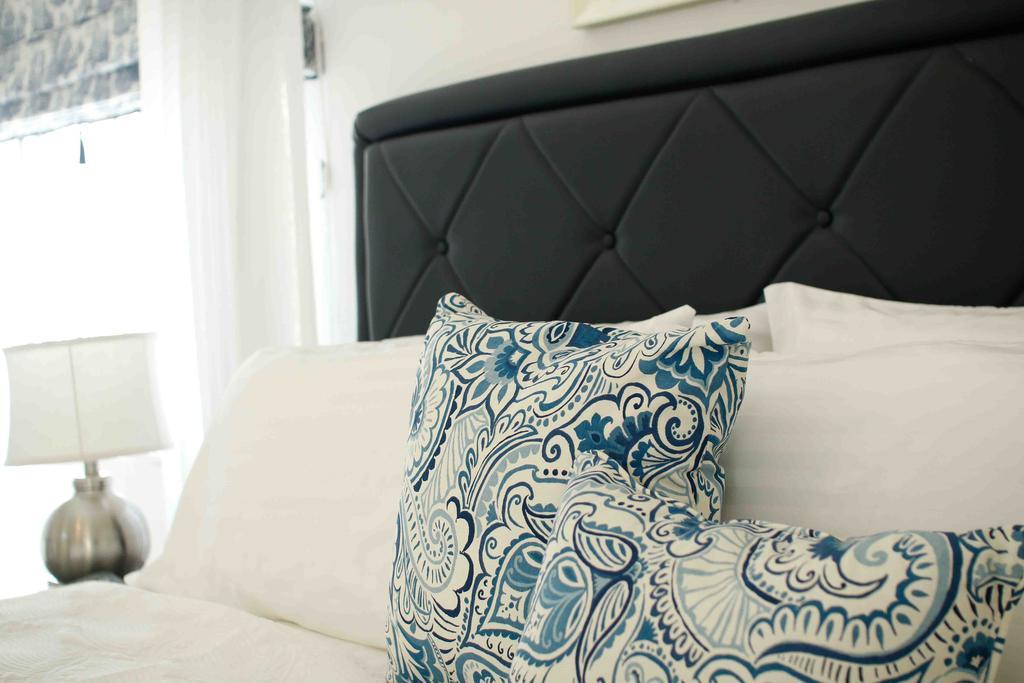 Cattleya Luxury Suites Kingston Chambre photo