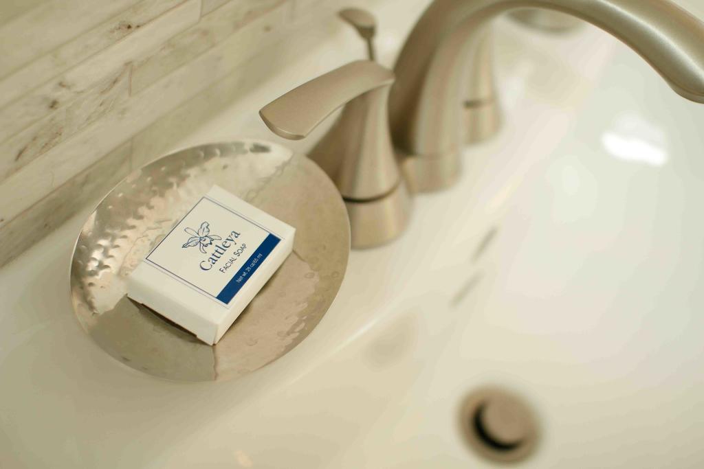Cattleya Luxury Suites Kingston Chambre photo
